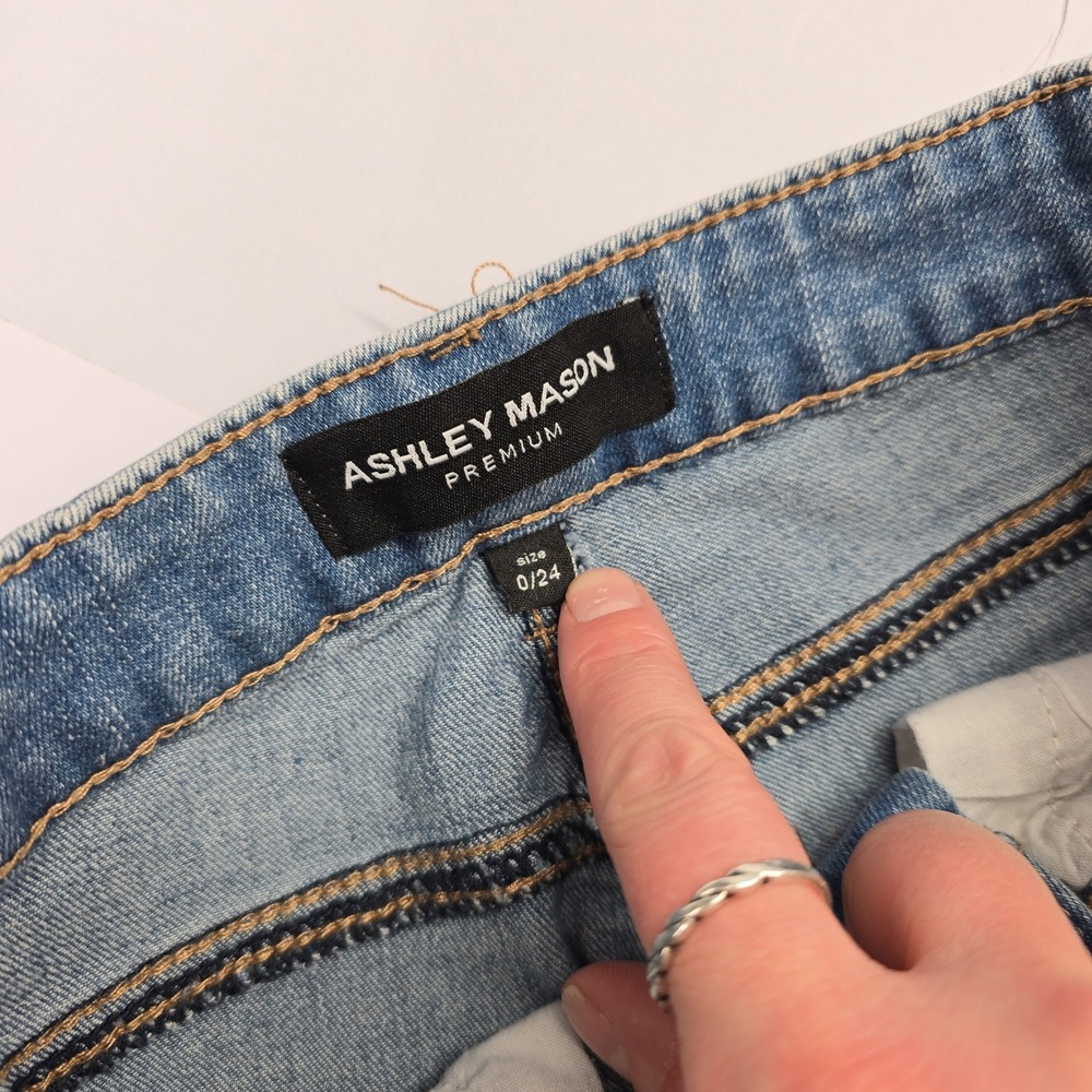 Embroidered Floral Blue Women’s Jeans - Picture 3 of 6